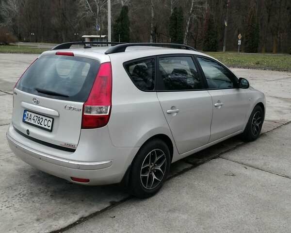 Сірий Хендай i30, об'ємом двигуна 1.58 л та пробігом 246 тис. км за 6200 $, фото 1 на Automoto.ua