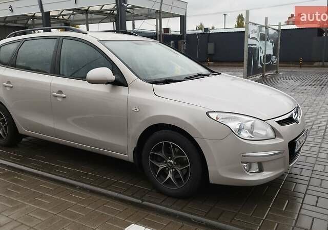 Серый Хендай i30, объемом двигателя 1.58 л и пробегом 260 тыс. км за 5999 $, фото 2 на Automoto.ua