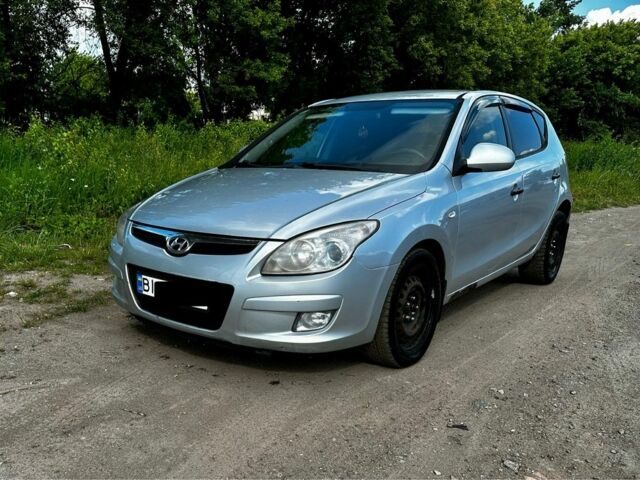 Сірий Хендай i30, об'ємом двигуна 1.6 л та пробігом 300 тис. км за 4400 $, фото 1 на Automoto.ua
