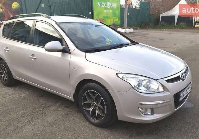 Серый Хендай i30, объемом двигателя 1.58 л и пробегом 260 тыс. км за 5950 $, фото 10 на Automoto.ua