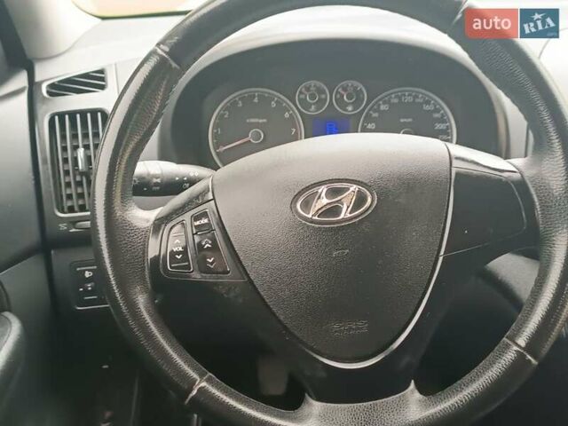 Серый Хендай i30, объемом двигателя 1.4 л и пробегом 180 тыс. км за 5300 $, фото 11 на Automoto.ua