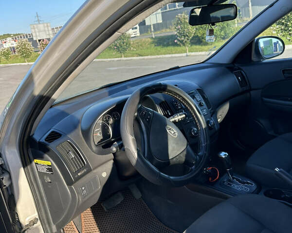 Серый Хендай i30, объемом двигателя 1.58 л и пробегом 190 тыс. км за 6400 $, фото 13 на Automoto.ua