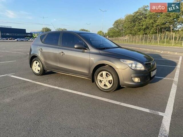 Серый Хендай i30, объемом двигателя 1.6 л и пробегом 212 тыс. км за 5800 $, фото 3 на Automoto.ua