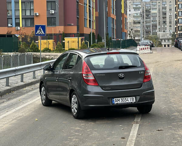 Серый Хендай i30, объемом двигателя 1.4 л и пробегом 154 тыс. км за 6300 $, фото 12 на Automoto.ua