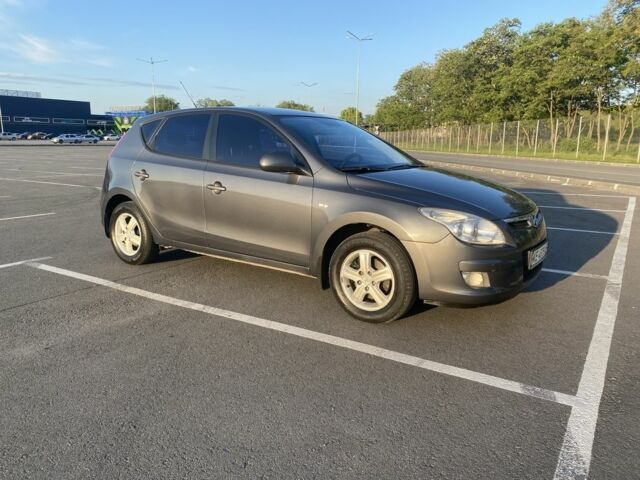 Серый Хендай i30, объемом двигателя 1.6 л и пробегом 212 тыс. км за 5800 $, фото 4 на Automoto.ua