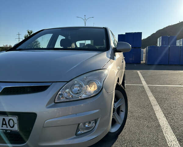 Серый Хендай i30, объемом двигателя 1.58 л и пробегом 190 тыс. км за 6400 $, фото 1 на Automoto.ua