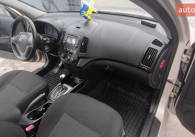 Серый Хендай i30, объемом двигателя 1.58 л и пробегом 260 тыс. км за 5999 $, фото 13 на Automoto.ua