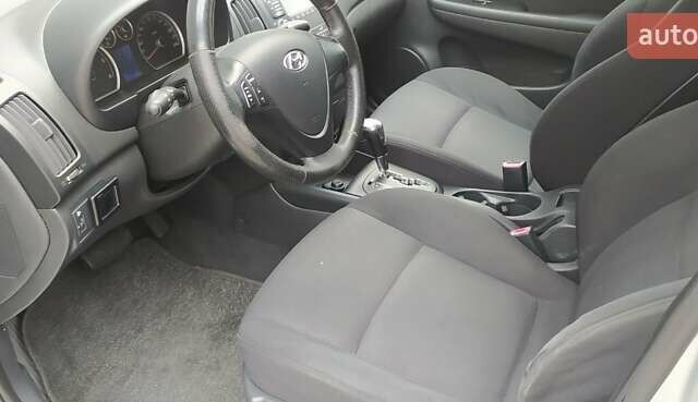 Сірий Хендай i30, об'ємом двигуна 1.58 л та пробігом 260 тис. км за 6500 $, фото 7 на Automoto.ua