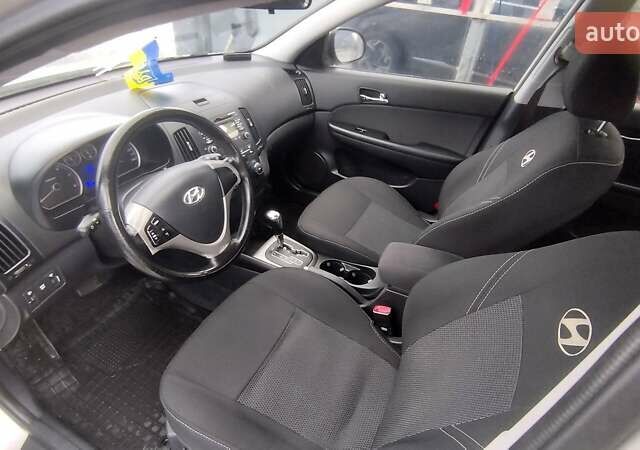 Серый Хендай i30, объемом двигателя 1.58 л и пробегом 260 тыс. км за 5999 $, фото 12 на Automoto.ua