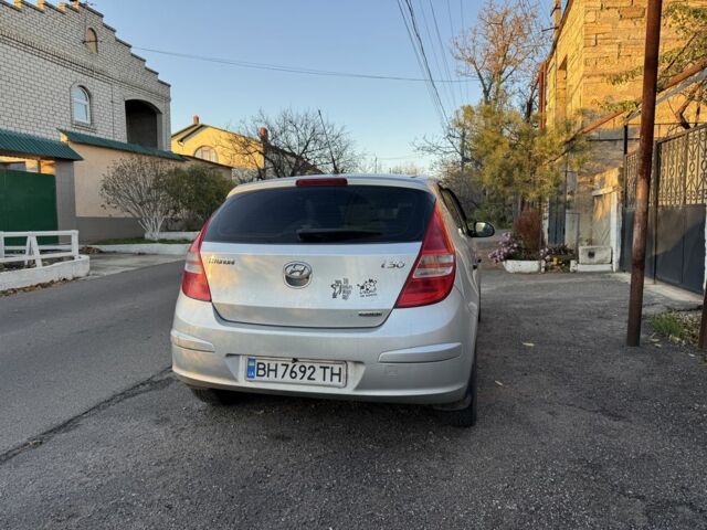 Сірий Хендай i30, об'ємом двигуна 1.6 л та пробігом 180 тис. км за 6500 $, фото 3 на Automoto.ua