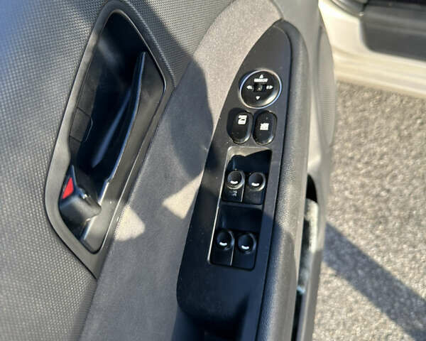 Серый Хендай i30, объемом двигателя 1.58 л и пробегом 190 тыс. км за 6400 $, фото 11 на Automoto.ua