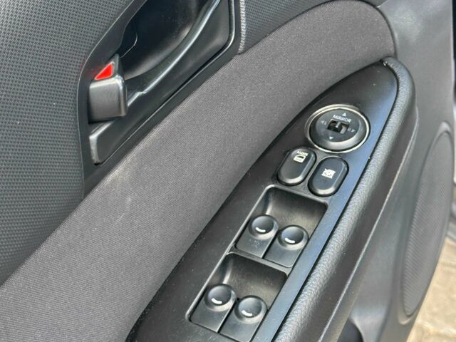 Хендай i30 2008 в Кривом Роге на Automoto.ua Серый Хендай i30, объемом двигателя 1.6 л и пробегом 277 тыс. км за 5400 $, фото 11 на Automoto.ua