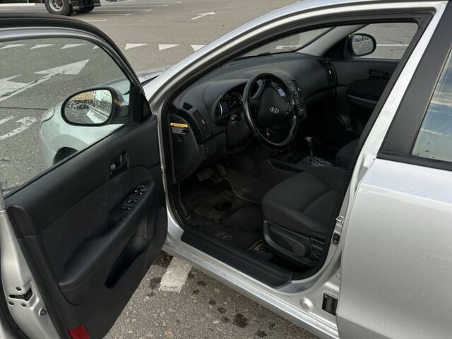 Серый Хендай i30, объемом двигателя 1.6 л и пробегом 198 тыс. км за 6800 $, фото 5 на Automoto.ua