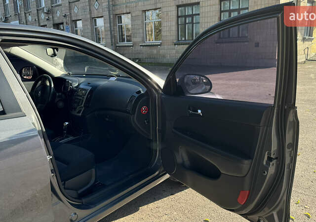 Сірий Хендай i30, об'ємом двигуна 1.6 л та пробігом 128 тис. км за 6500 $, фото 5 на Automoto.ua