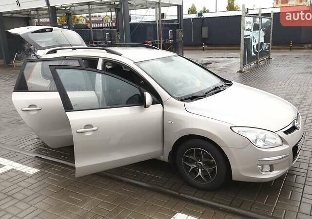 Серый Хендай i30, объемом двигателя 1.58 л и пробегом 260 тыс. км за 5999 $, фото 6 на Automoto.ua