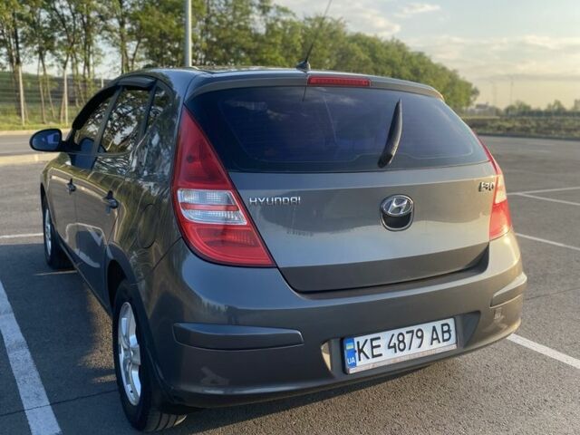 Серый Хендай i30, объемом двигателя 1.6 л и пробегом 212 тыс. км за 5800 $, фото 3 на Automoto.ua
