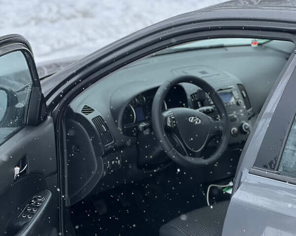 Серый Хендай i30, объемом двигателя 1.4 л и пробегом 156 тыс. км за 6100 $, фото 8 на Automoto.ua