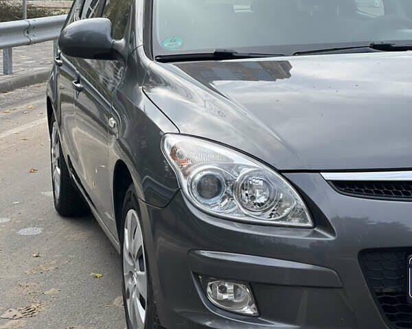 Серый Хендай i30, объемом двигателя 1.4 л и пробегом 154 тыс. км за 6300 $, фото 6 на Automoto.ua