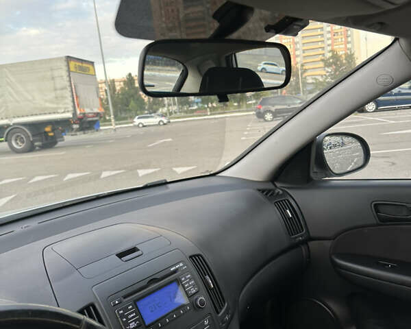 Сірий Хендай i30, об'ємом двигуна 1.58 л та пробігом 196 тис. км за 7000 $, фото 14 на Automoto.ua
