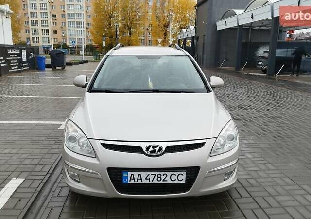 Серый Хендай i30, объемом двигателя 1.58 л и пробегом 260 тыс. км за 5999 $, фото 4 на Automoto.ua