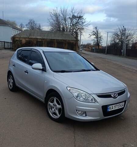 Серый Хендай i30, объемом двигателя 1.4 л и пробегом 190 тыс. км за 6400 $, фото 2 на Automoto.ua