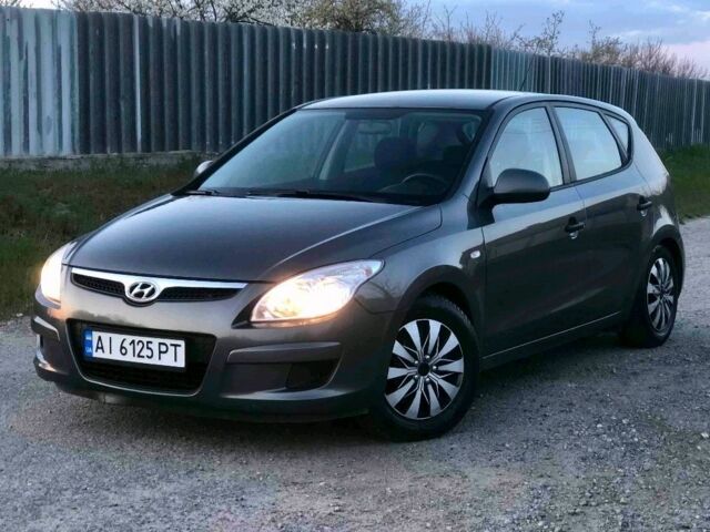 Сірий Хендай i30, об'ємом двигуна 1.6 л та пробігом 180 тис. км за 4600 $, фото 2 на Automoto.ua
