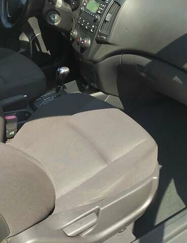 Сірий Хендай i30, об'ємом двигуна 1.58 л та пробігом 260 тис. км за 6500 $, фото 2 на Automoto.ua