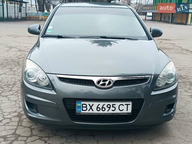 Серый Хендай i30, объемом двигателя 1.4 л и пробегом 180 тыс. км за 5300 $, фото 6 на Automoto.ua