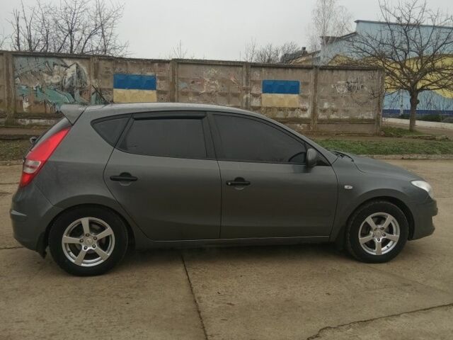 Серый Хендай i30, объемом двигателя 1.4 л и пробегом 255 тыс. км за 5900 $, фото 1 на Automoto.ua