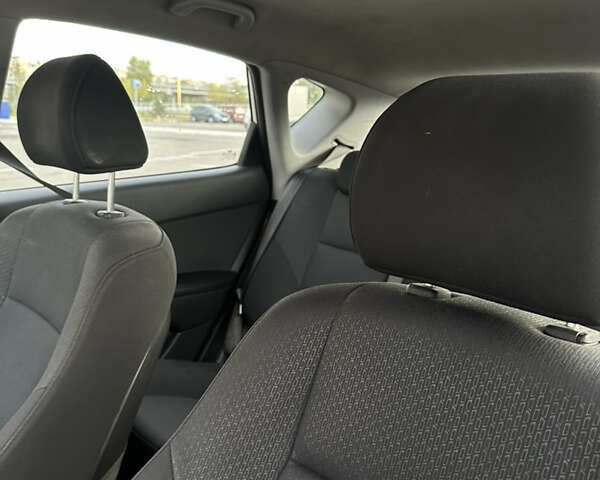 Сірий Хендай i30, об'ємом двигуна 1.58 л та пробігом 196 тис. км за 7000 $, фото 13 на Automoto.ua