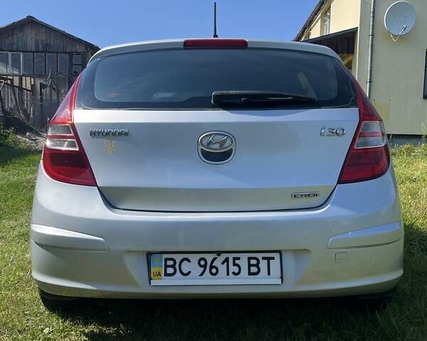 Серый Хендай i30, объемом двигателя 1.6 л и пробегом 315 тыс. км за 5900 $, фото 2 на Automoto.ua