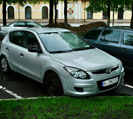 Сірий Хендай i30, об'ємом двигуна 1.4 л та пробігом 229 тис. км за 5000 $, фото 3 на Automoto.ua