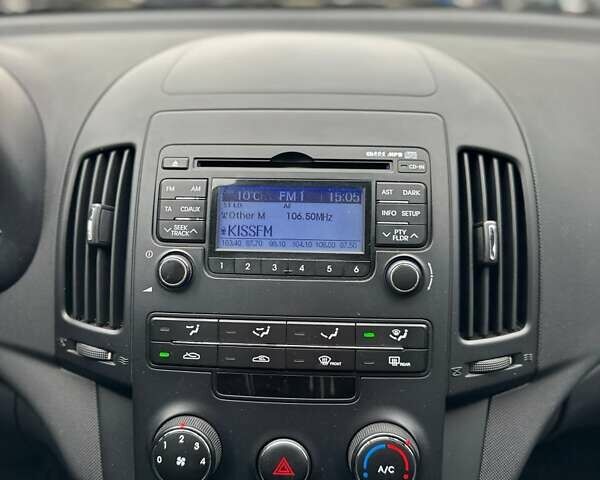 Серый Хендай i30, объемом двигателя 1.4 л и пробегом 201 тыс. км за 6800 $, фото 17 на Automoto.ua