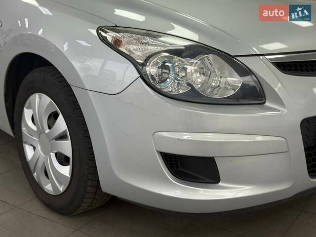 Серый Хендай i30, объемом двигателя 1.4 л и пробегом 202 тыс. км за 5990 $, фото 2 на Automoto.ua