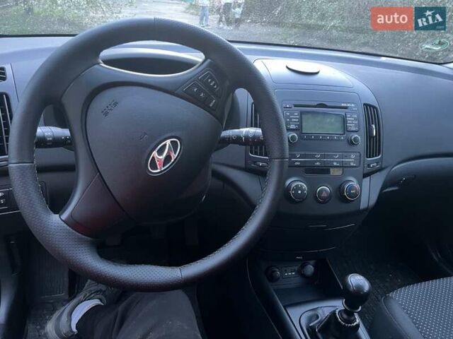 Серый Хендай i30, объемом двигателя 1.4 л и пробегом 212 тыс. км за 4900 $, фото 18 на Automoto.ua