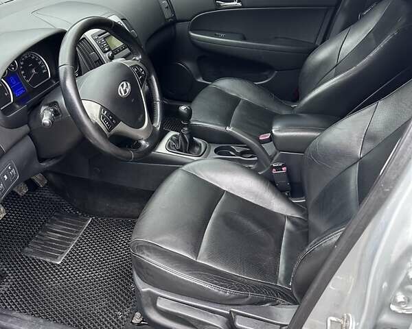 Сірий Хендай i30, об'ємом двигуна 1.99 л та пробігом 263 тис. км за 6300 $, фото 19 на Automoto.ua
