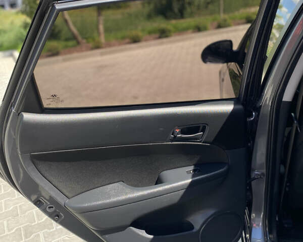 Сірий Хендай i30, об'ємом двигуна 1.4 л та пробігом 195 тис. км за 6700 $, фото 8 на Automoto.ua