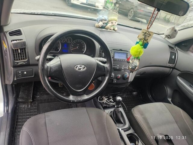 Серый Хендай i30, объемом двигателя 1.4 л и пробегом 200 тыс. км за 5300 $, фото 1 на Automoto.ua