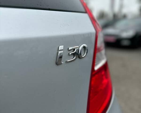 Серый Хендай i30, объемом двигателя 1.4 л и пробегом 201 тыс. км за 6800 $, фото 8 на Automoto.ua