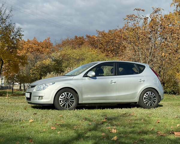 Хендай i30 2009 в Киеве на Automoto.ua Серый Хендай i30, объемом двигателя 1.59 л и пробегом 181 тыс. км за 6500 $, фото 12 на Automoto.ua