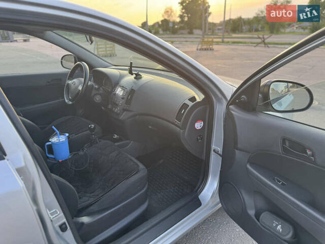 Сірий Хендай i30, об'ємом двигуна 1.6 л та пробігом 268 тис. км за 6000 $, фото 10 на Automoto.ua