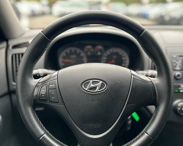 Серый Хендай i30, объемом двигателя 1.4 л и пробегом 201 тыс. км за 6800 $, фото 16 на Automoto.ua