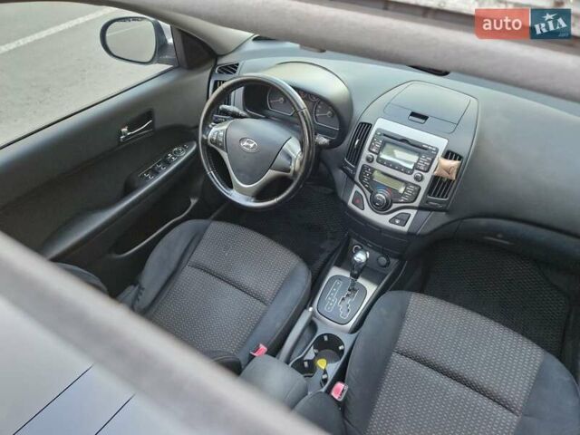 Серый Хендай i30, объемом двигателя 1.59 л и пробегом 180 тыс. км за 7500 $, фото 4 на Automoto.ua
