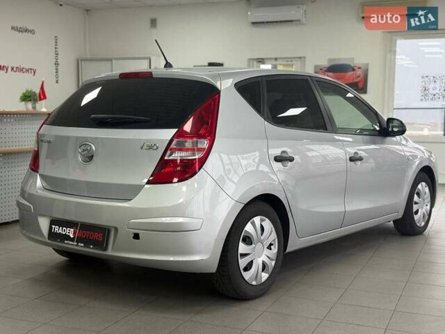 Серый Хендай i30, объемом двигателя 1.4 л и пробегом 202 тыс. км за 5990 $, фото 7 на Automoto.ua