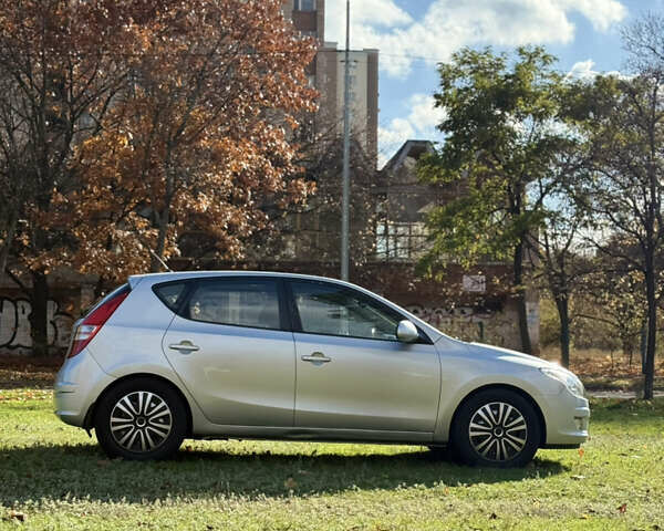 Хендай i30 2009 в Киеве на Automoto.ua Серый Хендай i30, объемом двигателя 1.59 л и пробегом 181 тыс. км за 6500 $, фото 6 на Automoto.ua