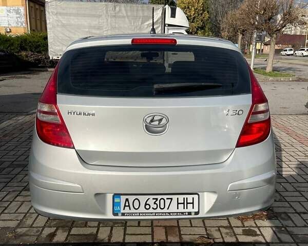 Серый Хендай i30, объемом двигателя 1.4 л и пробегом 254 тыс. км за 4999 $, фото 6 на Automoto.ua