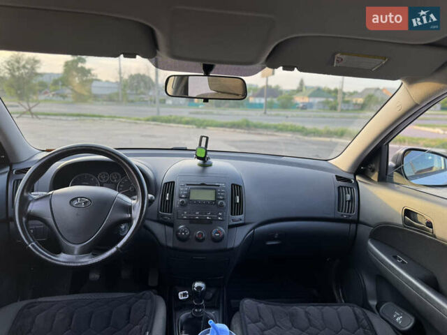 Сірий Хендай i30, об'ємом двигуна 1.6 л та пробігом 268 тис. км за 6000 $, фото 8 на Automoto.ua