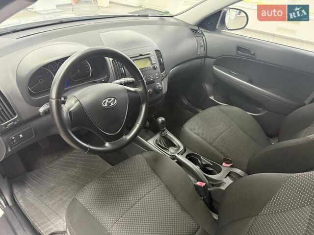 Серый Хендай i30, объемом двигателя 1.4 л и пробегом 202 тыс. км за 5990 $, фото 15 на Automoto.ua