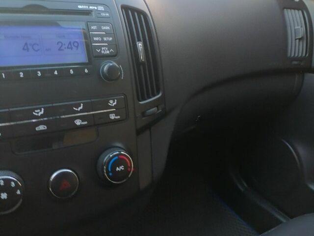 Серый Хендай i30, объемом двигателя 1.4 л и пробегом 172 тыс. км за 6300 $, фото 7 на Automoto.ua