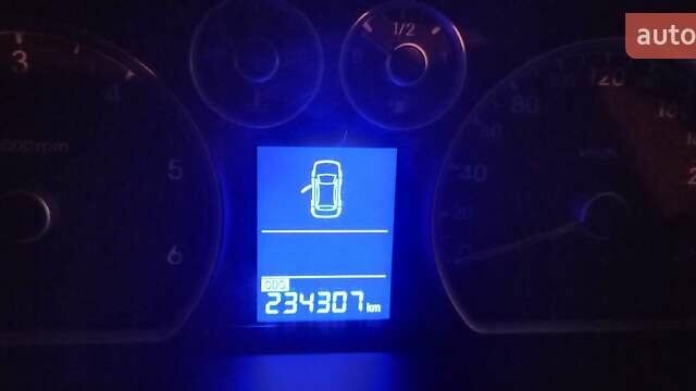 Сірий Хендай i30, об'ємом двигуна 1.6 л та пробігом 234 тис. км за 5600 $, фото 9 на Automoto.ua